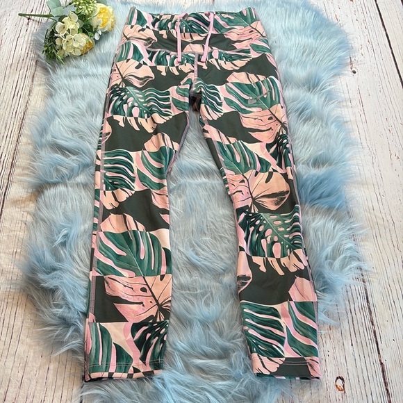 Nike Dri Fit Cropped Tropical Print Leggings sz XS - Picture 1 of 10